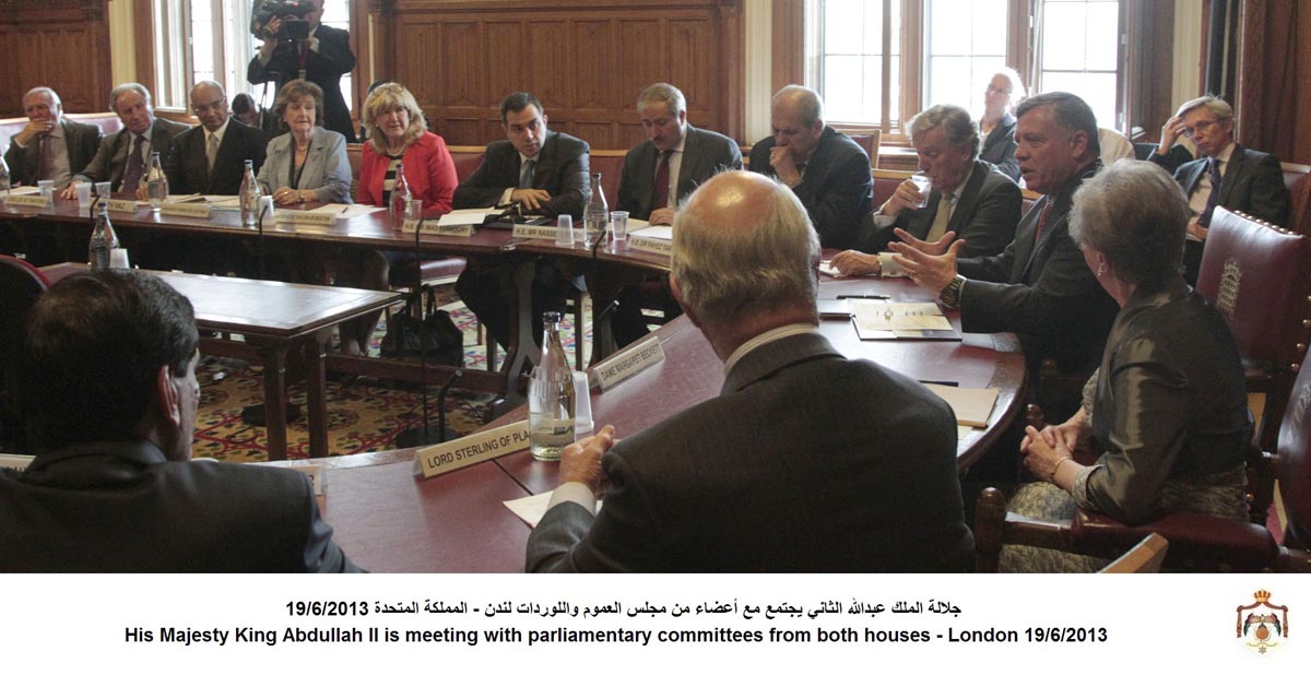 الملك يناقش الأوضاع الإقليمية مع نخبة من البرلمانيين البريطانيين