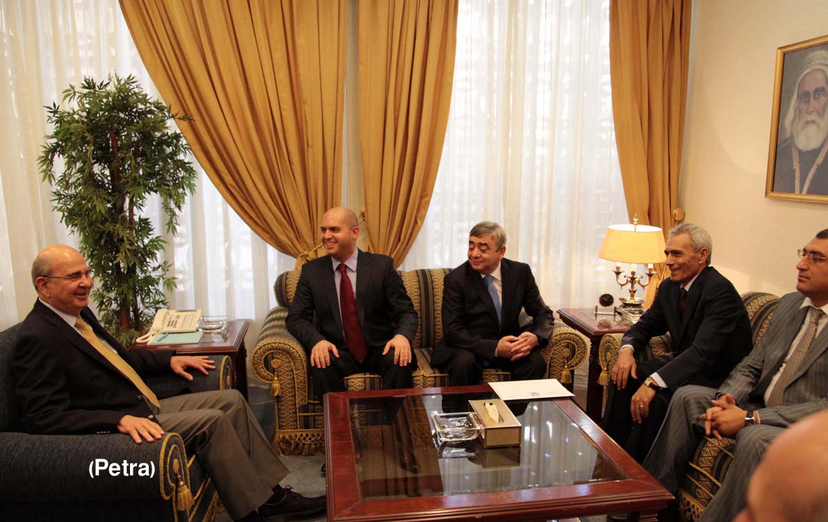 المصري يؤكد ضرورة إيجاد حل لأزمة سورية يحافظ على وحدتها