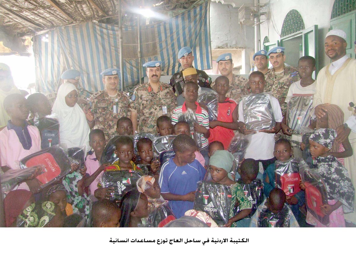 الكتيبة الاردنية في ساحل العاج توزع مساعدات انسانية