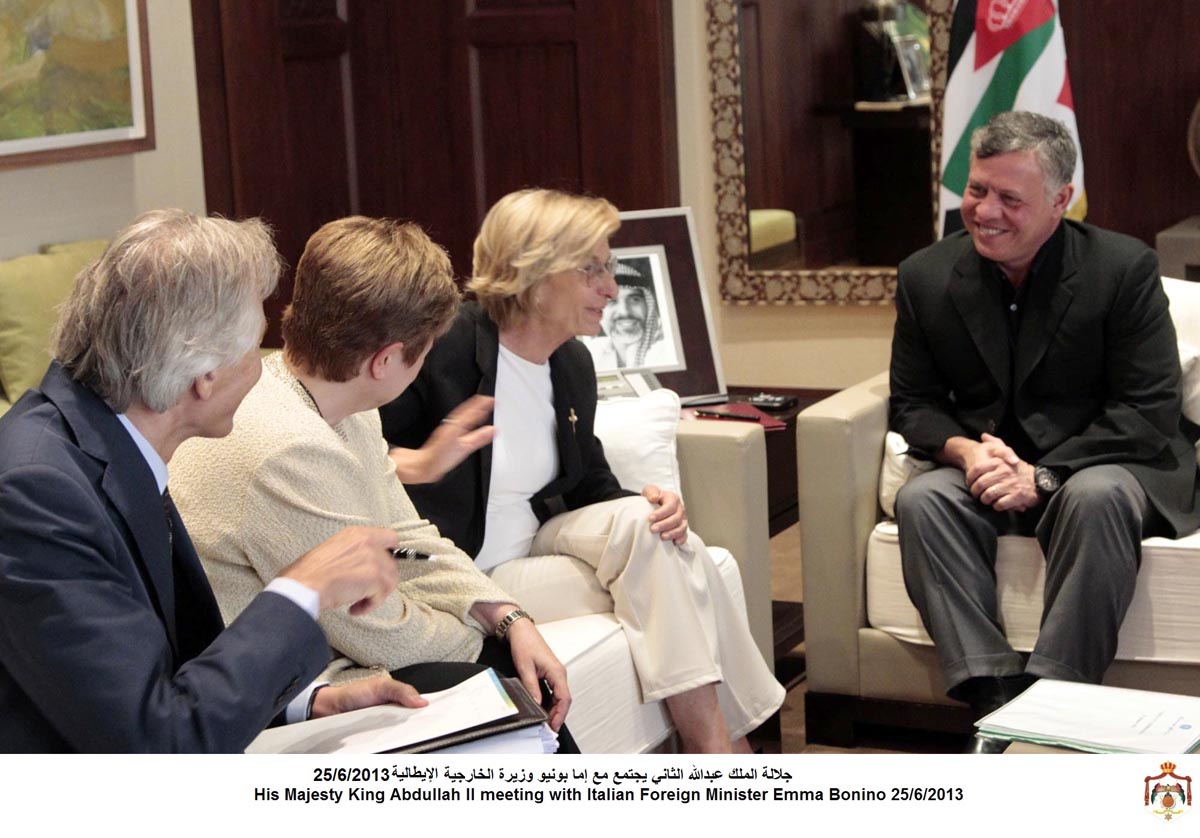 King receives Italian FM, EU Commissioner for International Cooperation and Humanitarian Aid