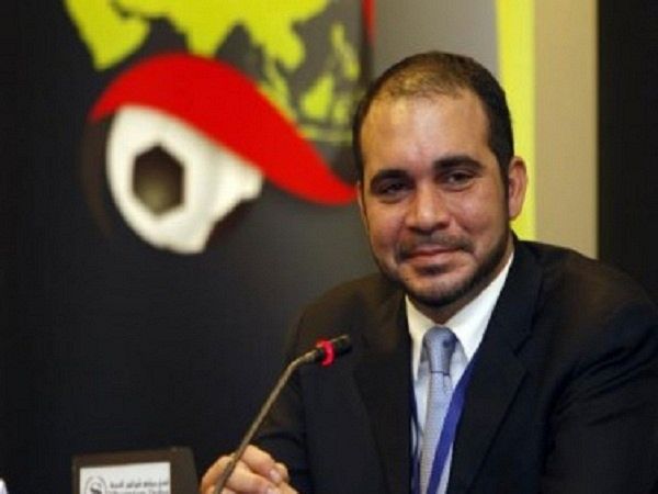 الامير علي يلتقي الجهاز الفني الجديد واللاعبين