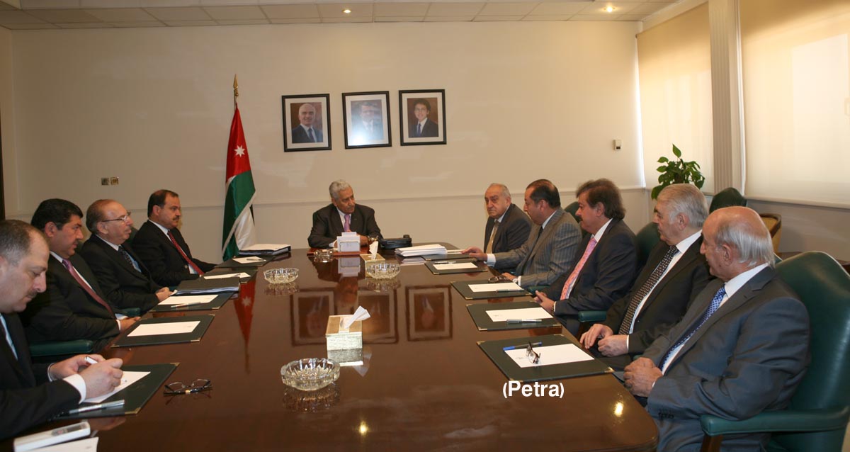 PM meets with chairperson of the Iraqi Business Council