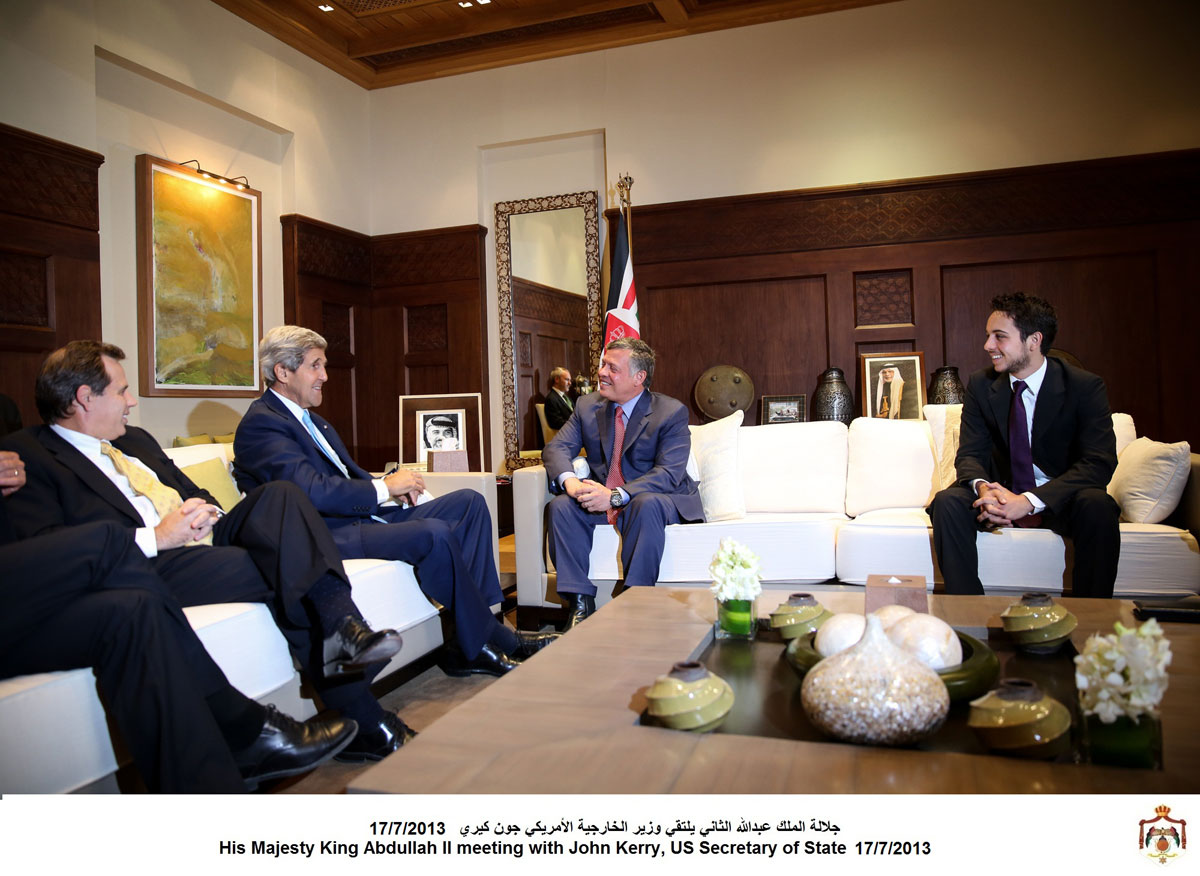 الملك يبحث مع وزير الخارجية الأميركي الأوضاع في المنطقة