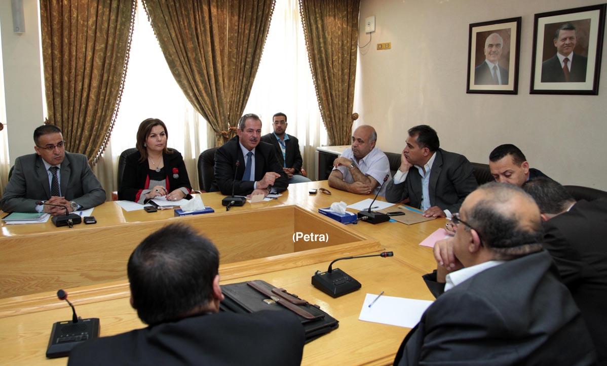 اللجنة الادارية النيابية تلتقي امين عمان