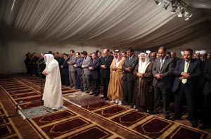 King hosts iftar banquet in honor of officials