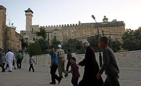 الاحتلال الاسرائيلي يغلق الحرم الإبراهيمي امام المصلين ليلة القدر