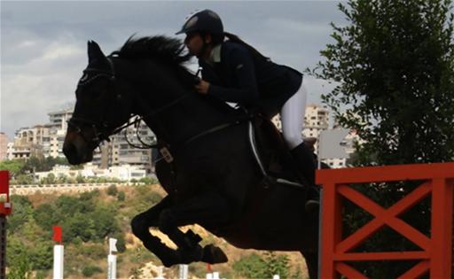 الفارسان الخوام وصباح يظفران بألقاب بطولة القفز عن الحواجز