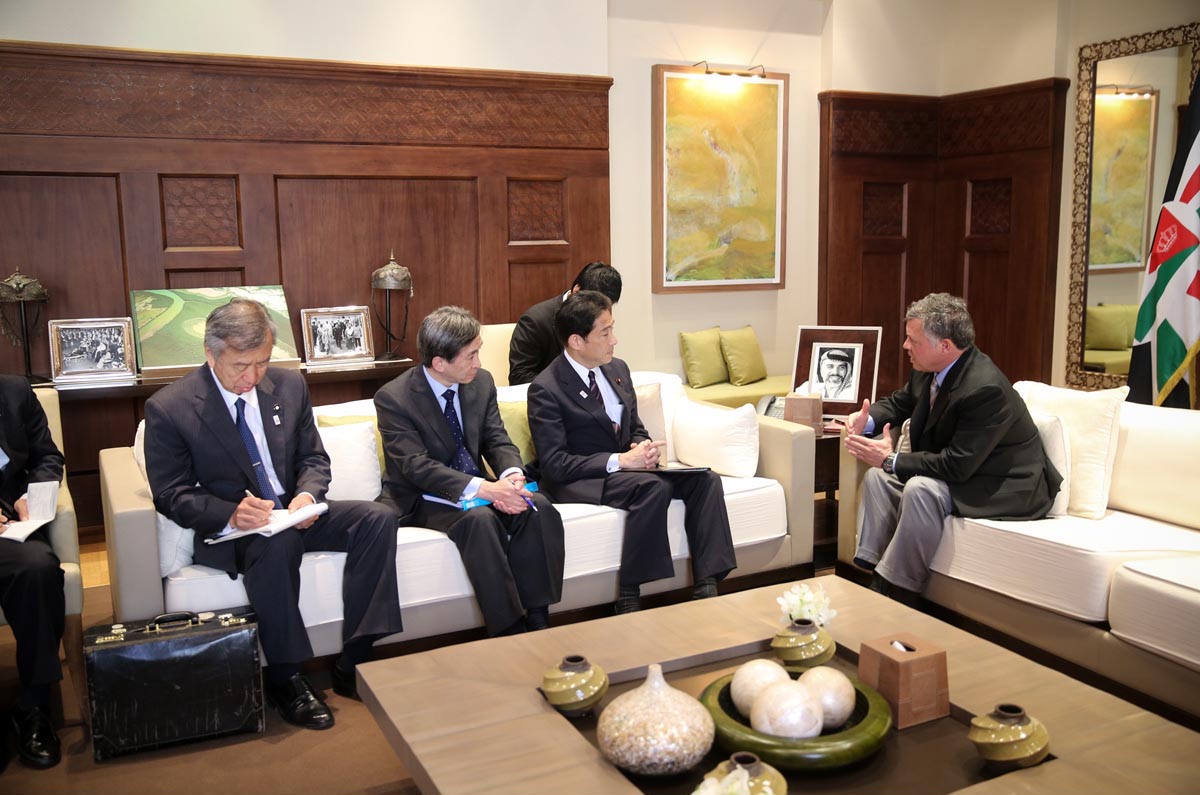 الملك يستقبل وزير الخارجية الياباني