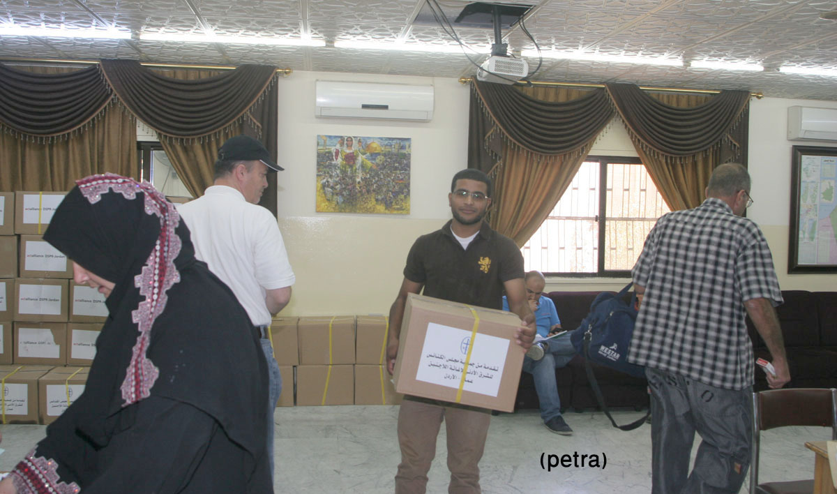 كنائس اوروبا واستراليا وامريكا تقدم مساعدات للاجئين السوريين في الاردن