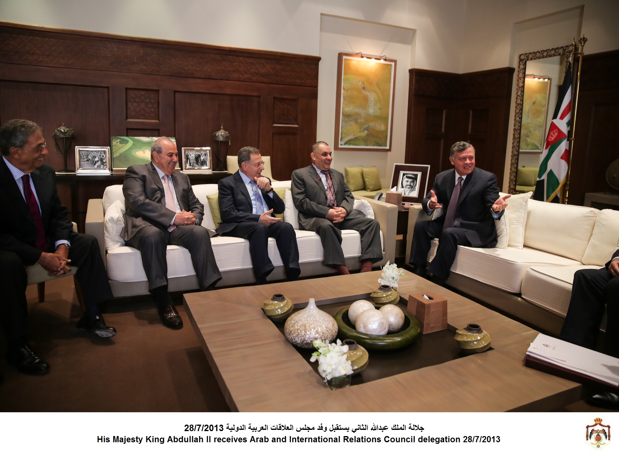 King meets with Arab and International Relations Council delegation