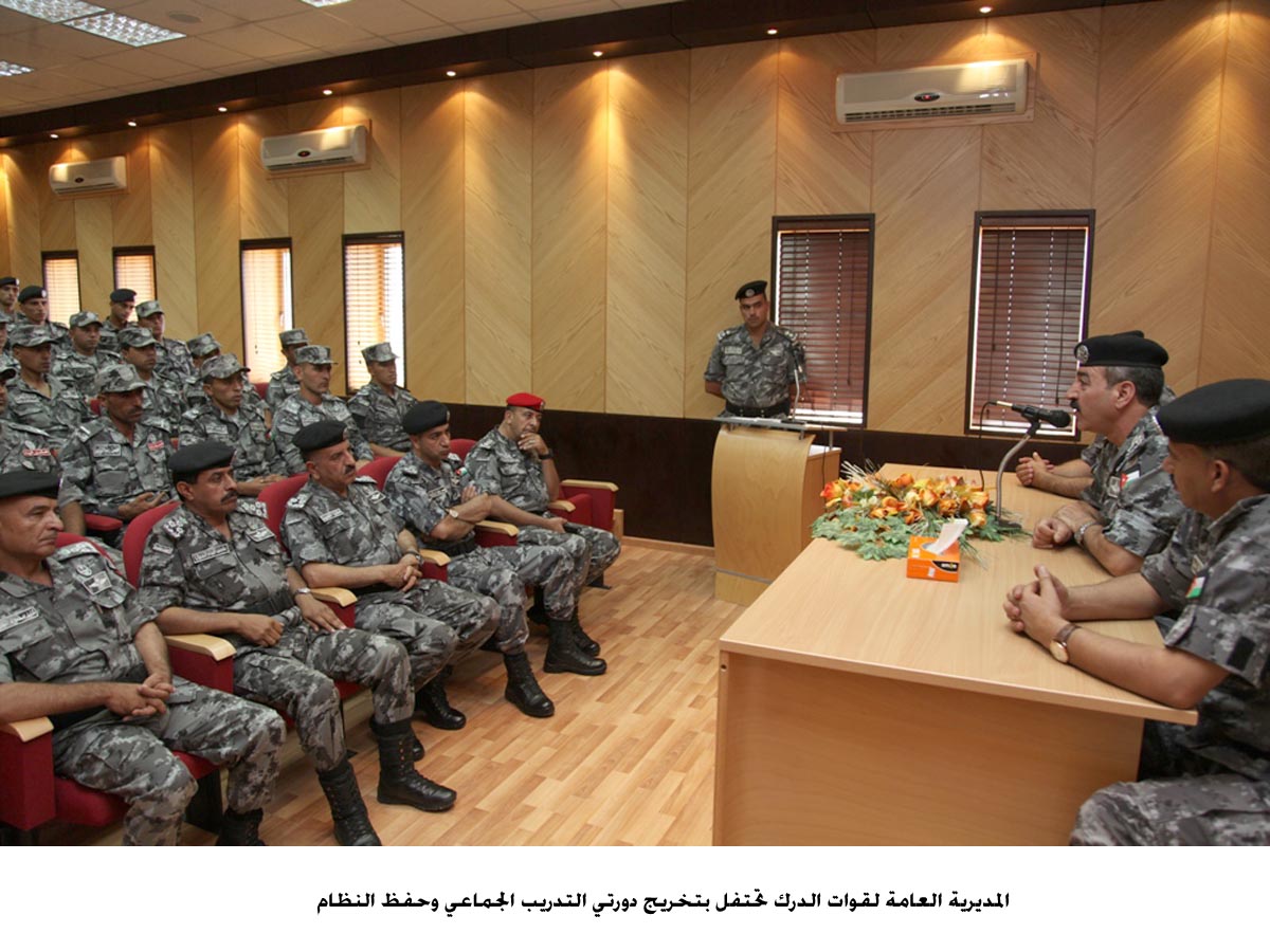 قوات الدرك تحتفل بتخريج دورتي التدريب الجماعي وحفظ النظام