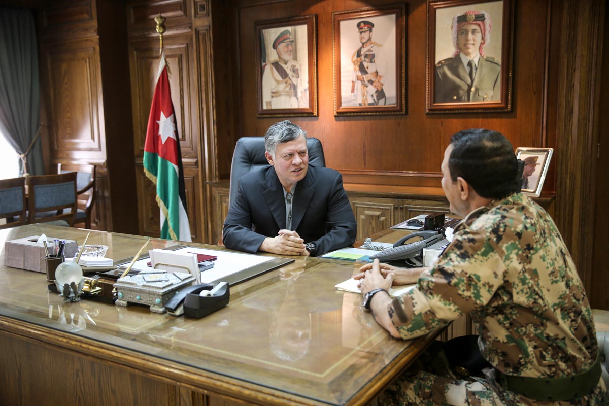 الملك يزور القيادة العامة