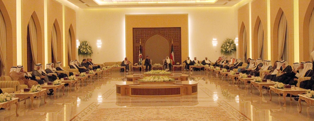 الملك يجري مباحثات مع أمير دولة الكويت