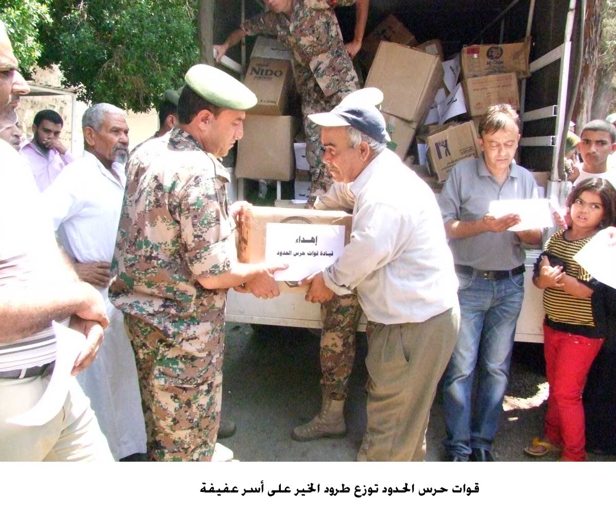 قوات حرس الحدود توزع طرود الخير على أسر عفيفة