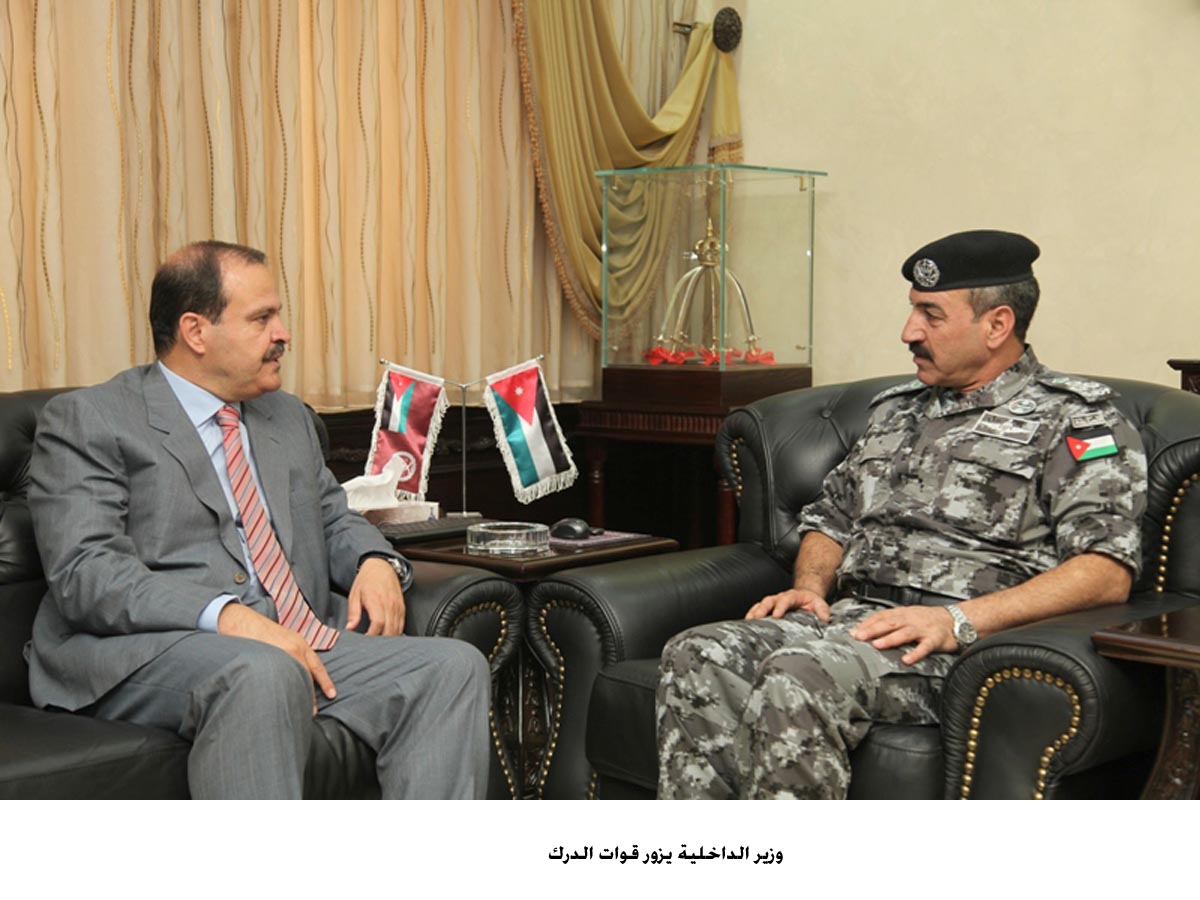 وزير الداخلية يزور قوات الدرك