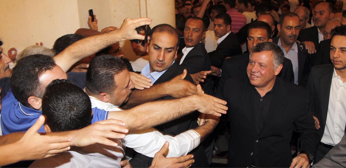 الملك يشارك جموع المصلين أداء صلاة الجمعة