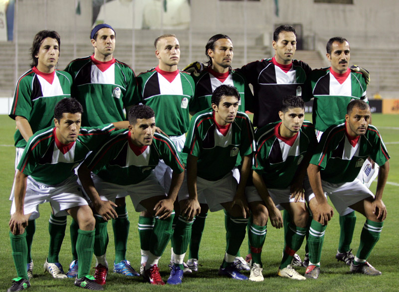 وصول بعثة المنتخب الفلسطيني لكرة القدم الى عمان