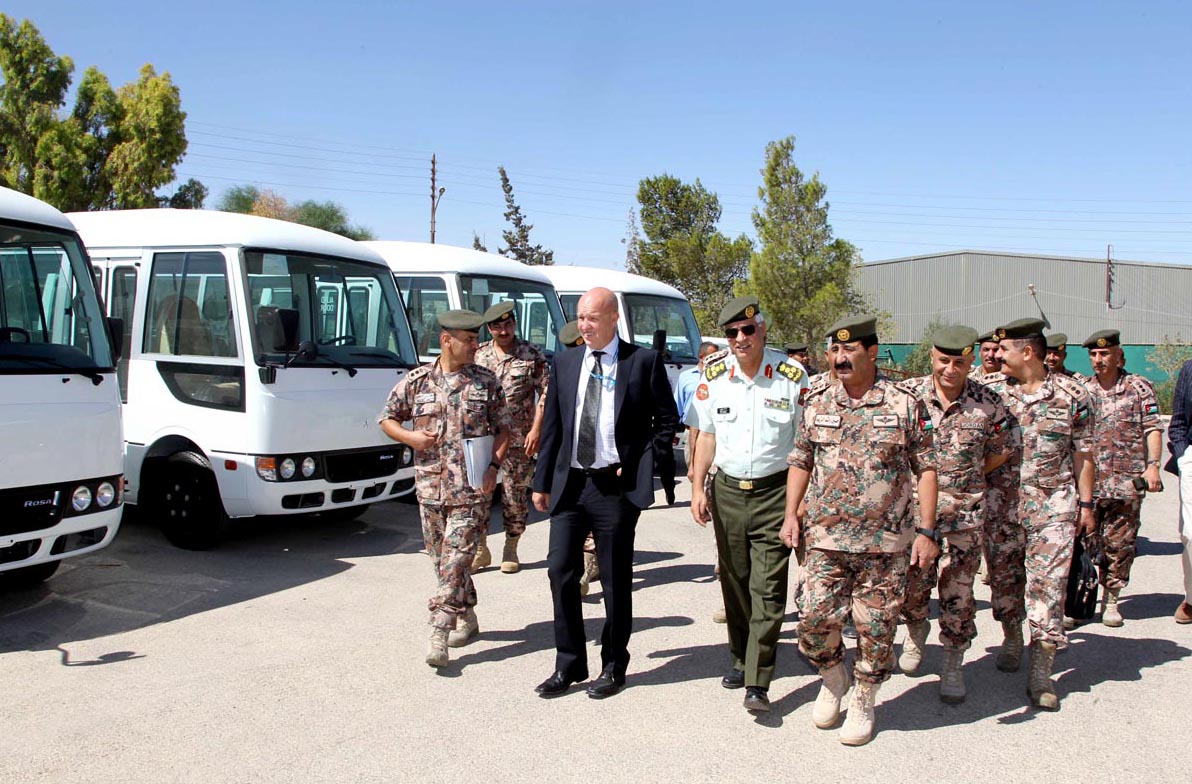 القوات المسلحة الاردنية تتسلم عددا من الحافلات