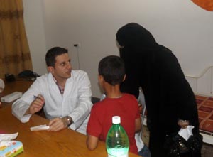 طواقم المستشفى الميداني الاردني تشارك الاهل في قطاع غزة فرحة عيد الفطر