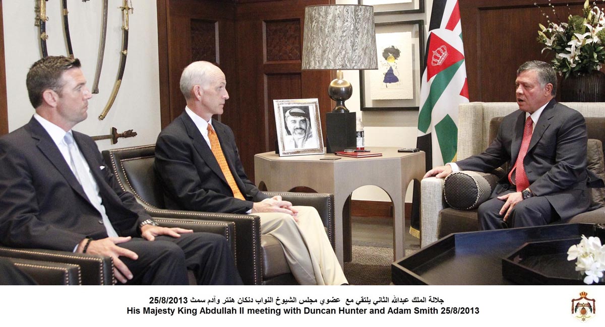 الملك يلتقي النائبين الأميركيين هنتر وسميث