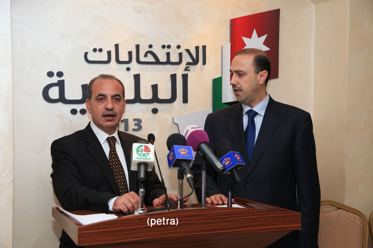 وزير الشؤون البلدية يؤكد نجاح اجراءات الانتخابات