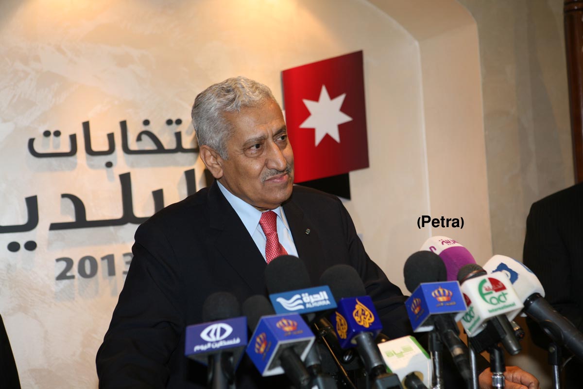 النسور يزور وزارة الشؤون البلدية