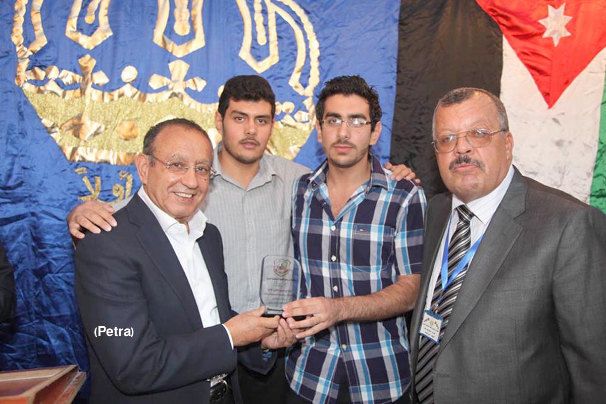 جمعية دير ياسين تكرم كوكبة من طلبتها الناجحين