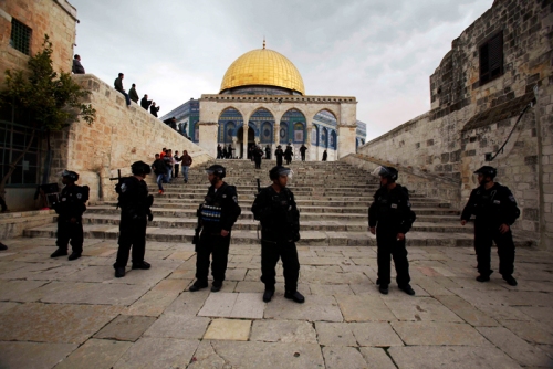 شرطة الاحتلال بالقدس تؤكد "حق" اليهود بالدخول إلى المسجد الأقصى