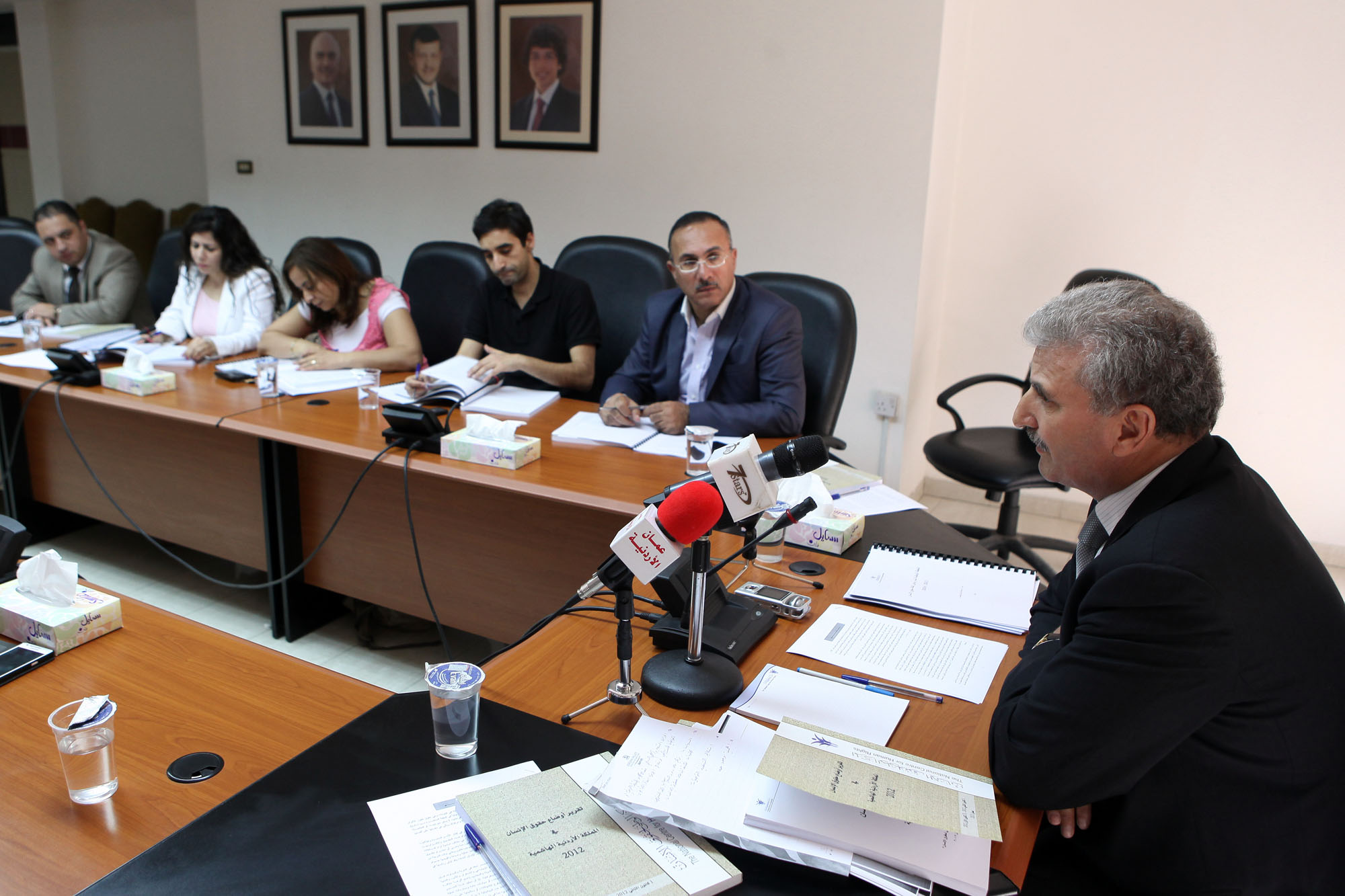 تقرير حقوقي يوصي الحكومة بالعمل على صياغة خطة وطنية لحقوق الانسان...اضافة 2 واخيرة