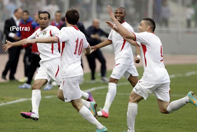 الشارع الرياضي يشيد بتأهل المنتخب ويحث اللاعبين على الخطوة الأخيرة