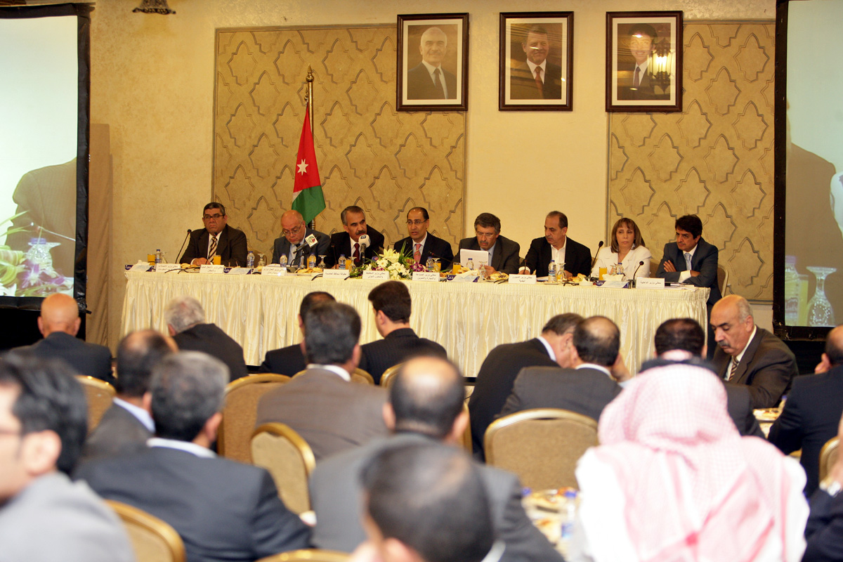 الحكومة تعقد اللقاء التشاوري الثالث لمناقشة البرنامج التنموي لمحافظة العاصمة