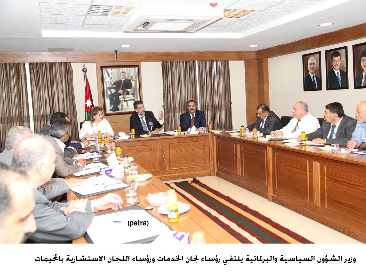 الكلالدة يلتقي رؤساء لجان الخدمات ورؤساء اللجان الاستشارية بالمخيمات