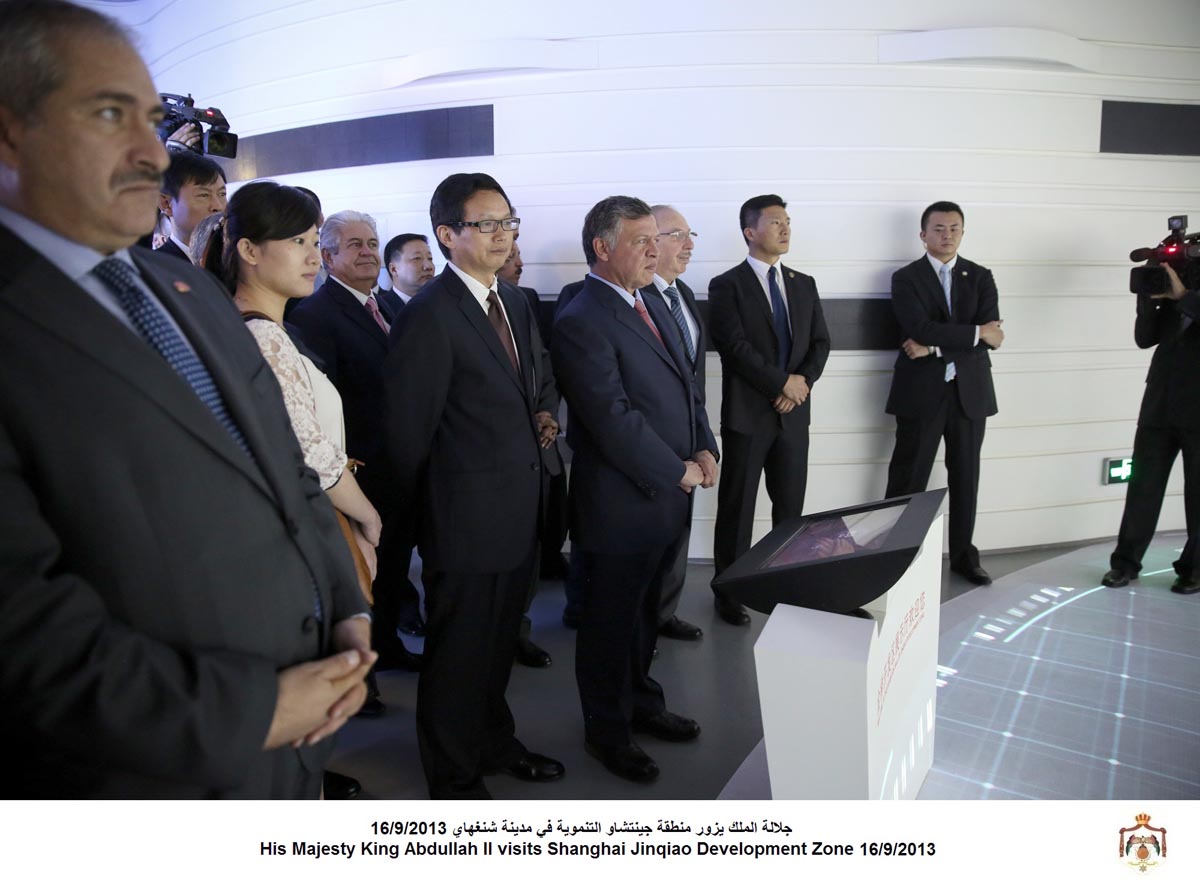 الملك يزور منطقة جينتشاو التنموية في شنغهاي