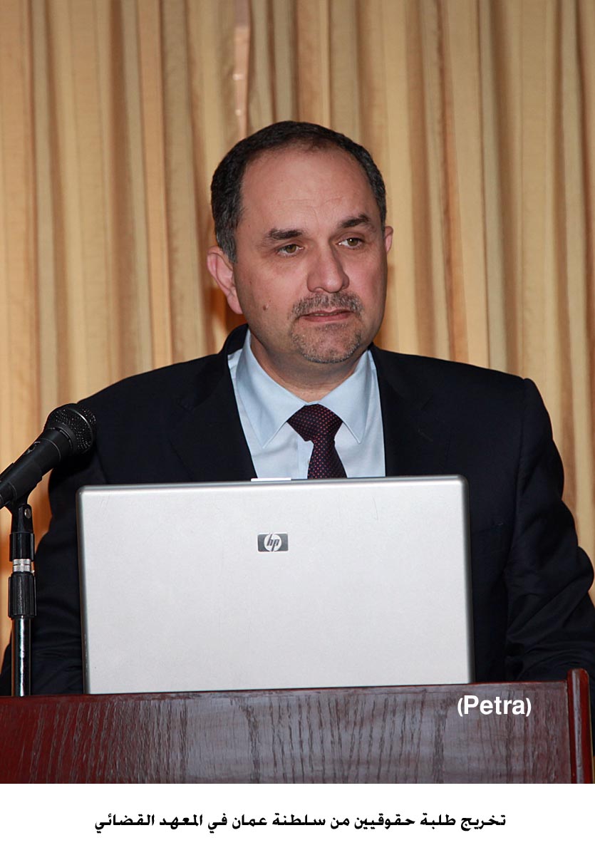 تخريج طلبة حقوقيين من سلطنة عمان في المعهد القضائي