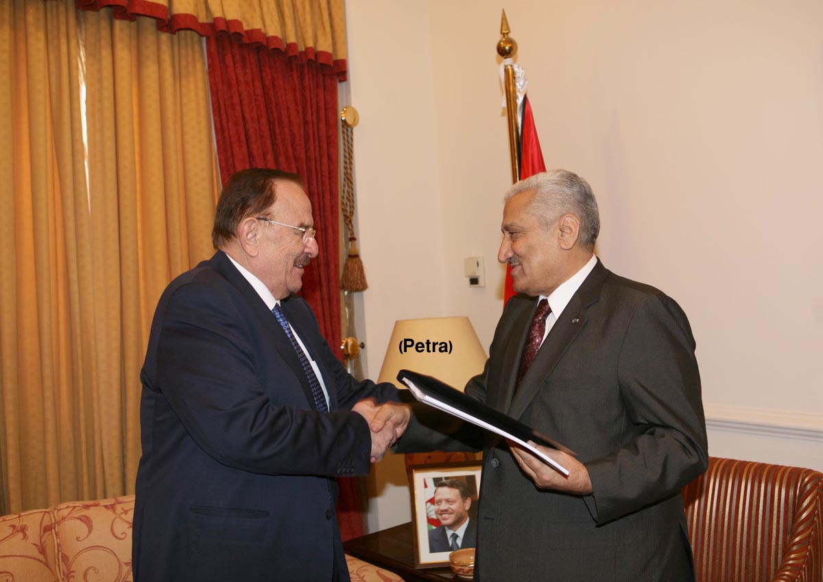 النسور يتسلم تقرير الهيئة المستقلة حول الانتخابات البلدية