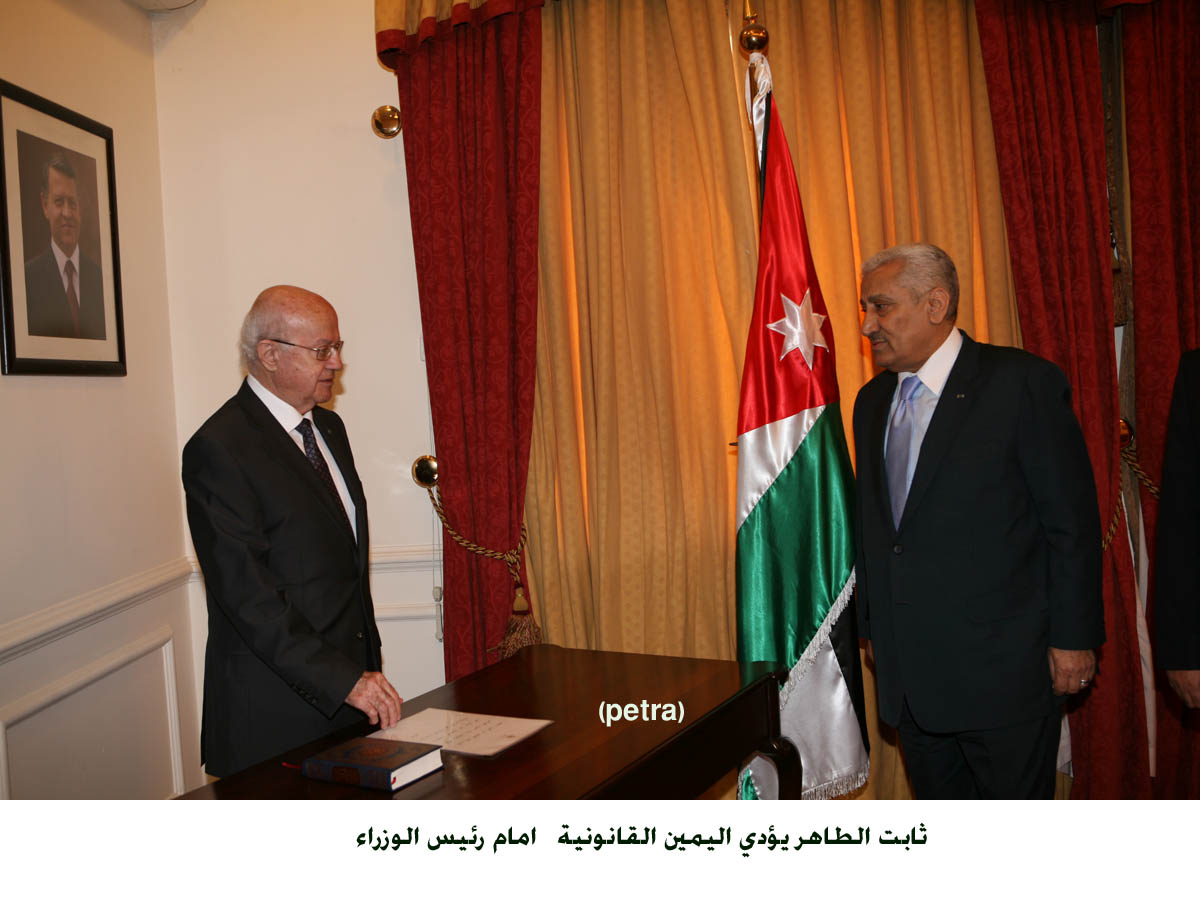 الطاهر يؤدي اليمين القانونية امام رئيس الوزراء