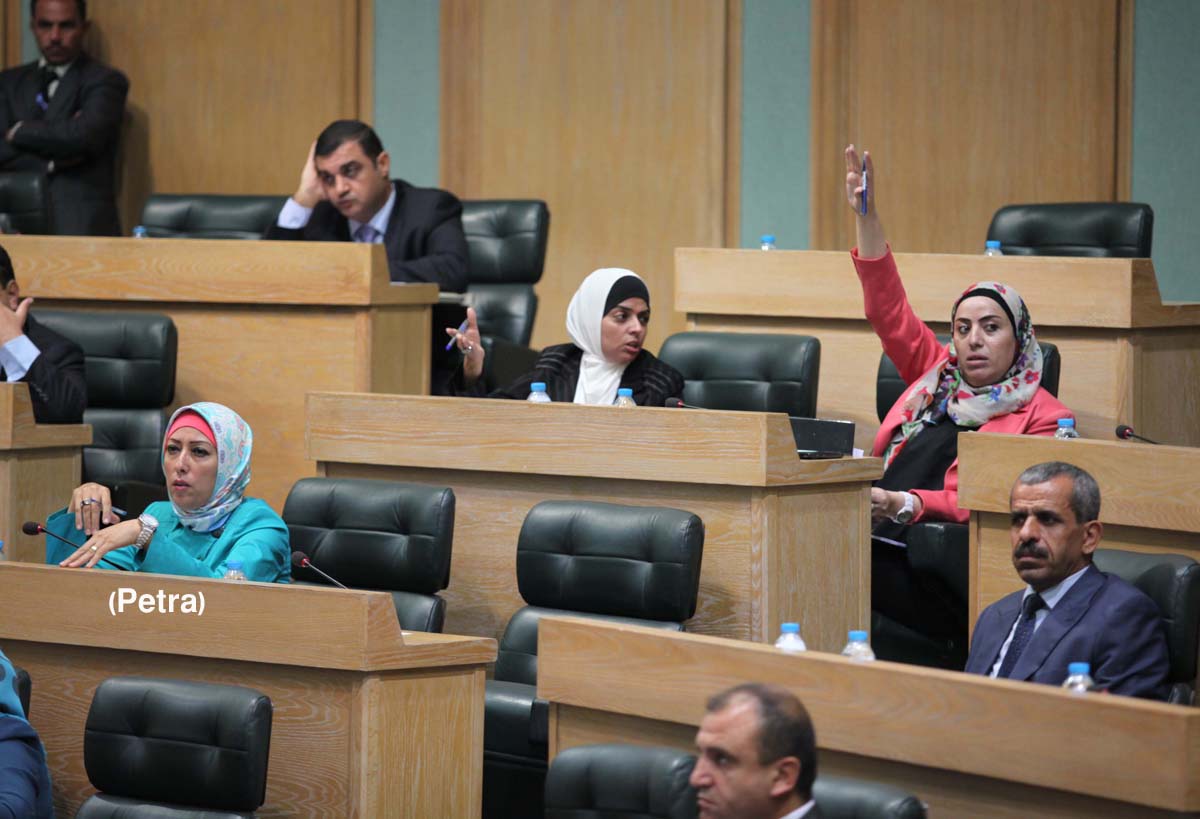 النواب يصرّ على قرار ربط راتب التقاعد المبكر بالتضخم