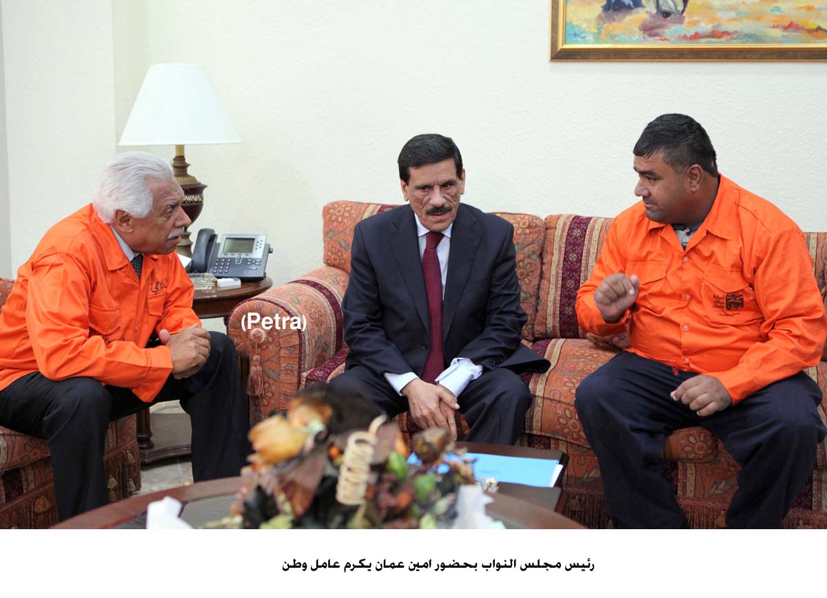 السرور يكرم عامل وطن