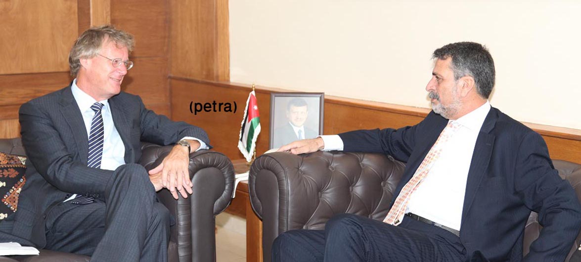 وزير الشؤون السياسية والبرلمانية يلتقي السفير الهولندي