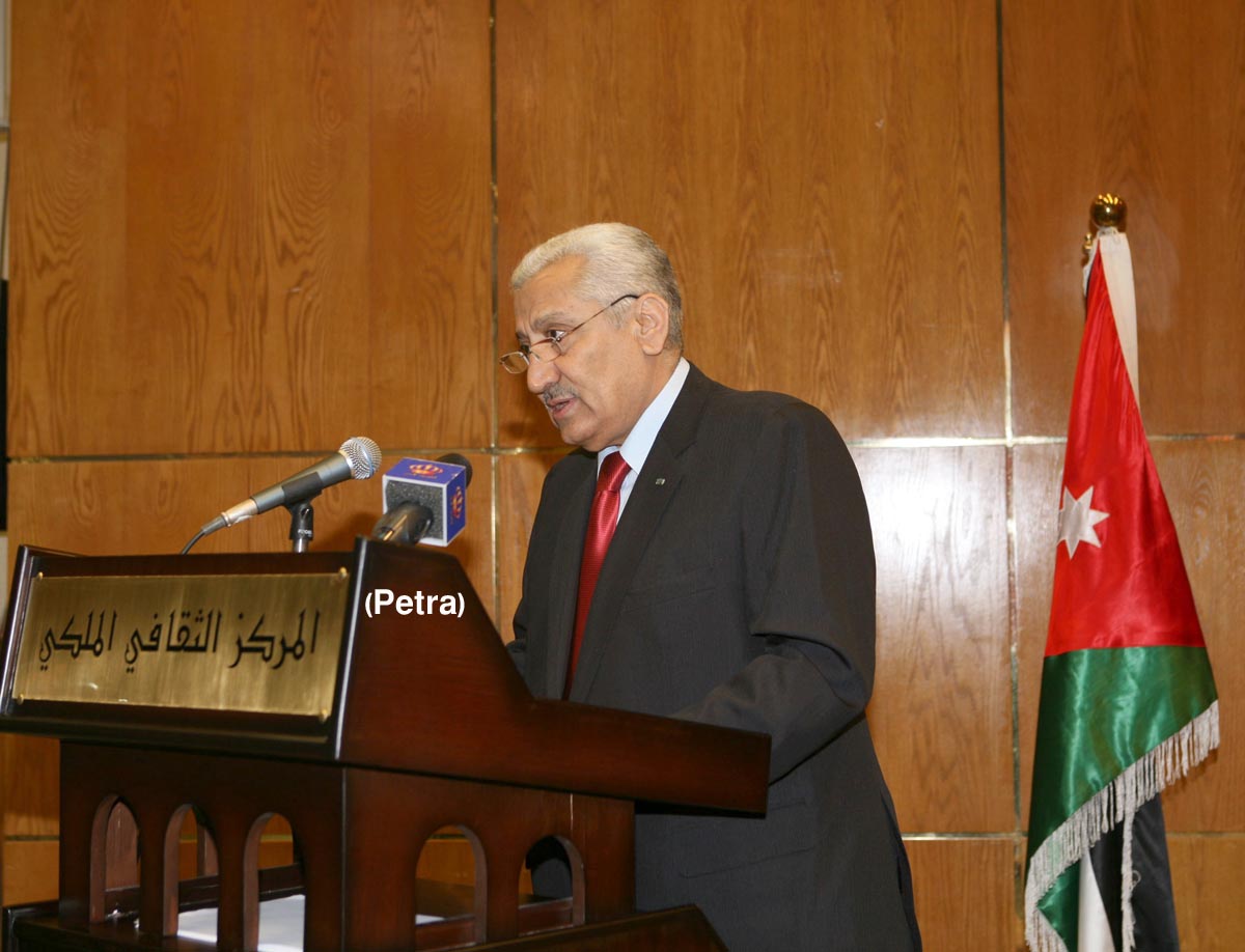 النسور يدعو الادارة الحكومية الى الابتعاد عن التردد باتخاذ القرار