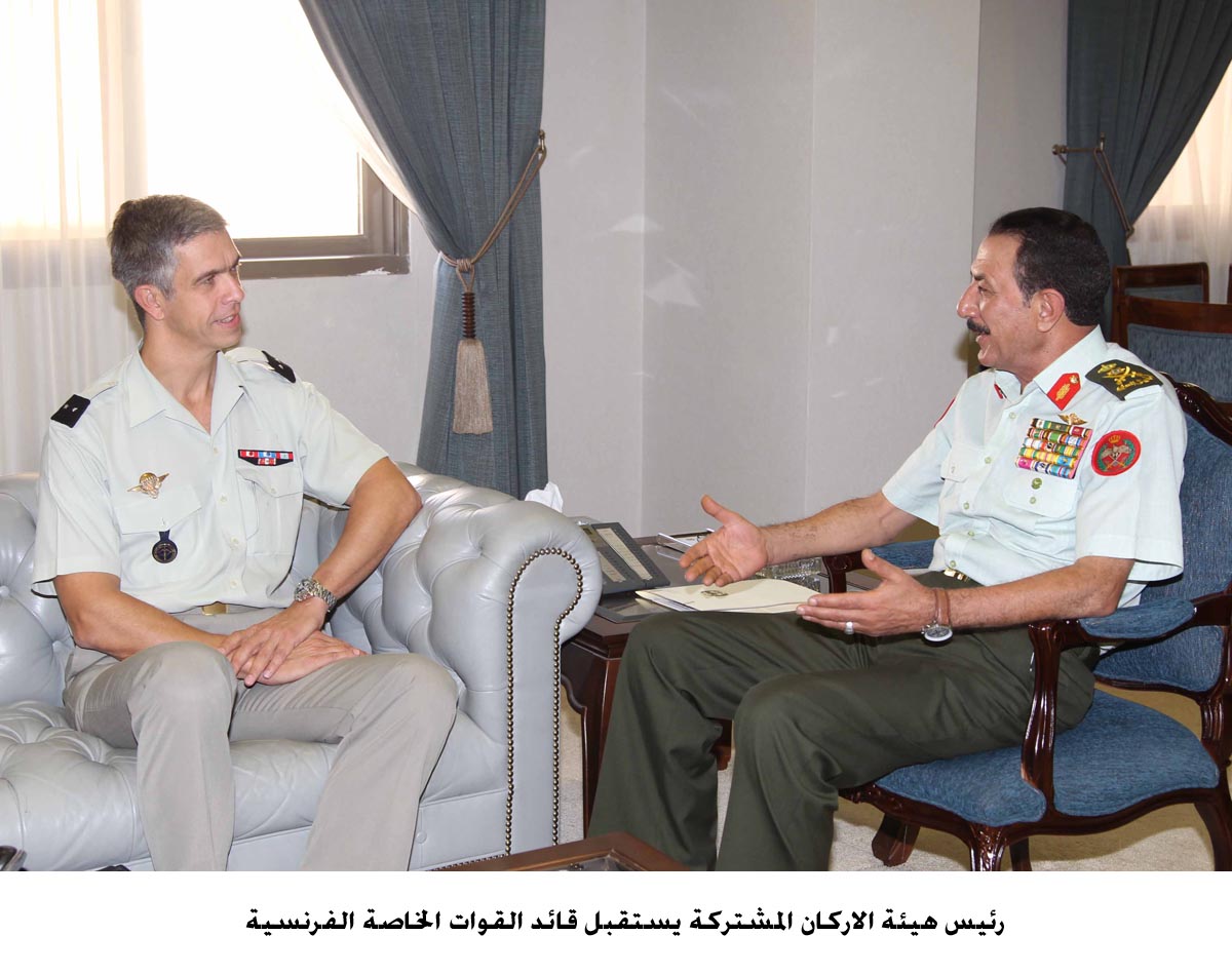 Army chief meets French military official