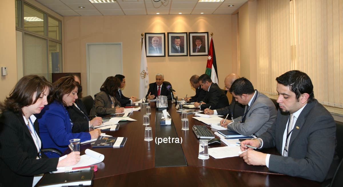 PM: Govt keen to address weaknesses to elevate public sector performance