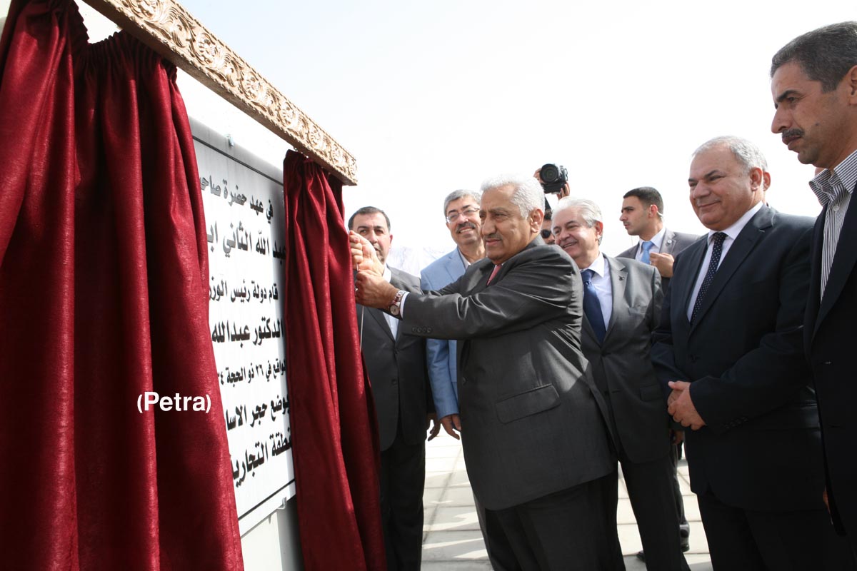 PM inspects projects in Aqaba