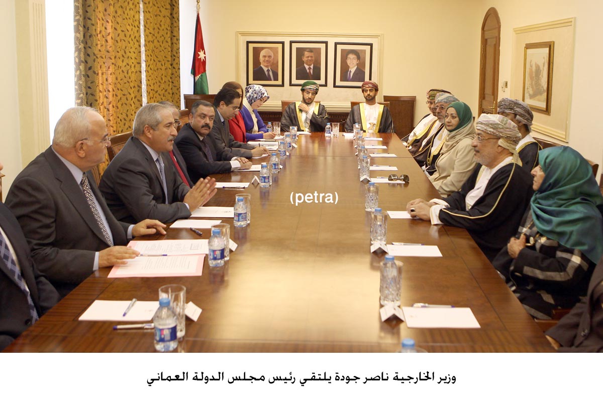 FM, Omani official discuss ties, region