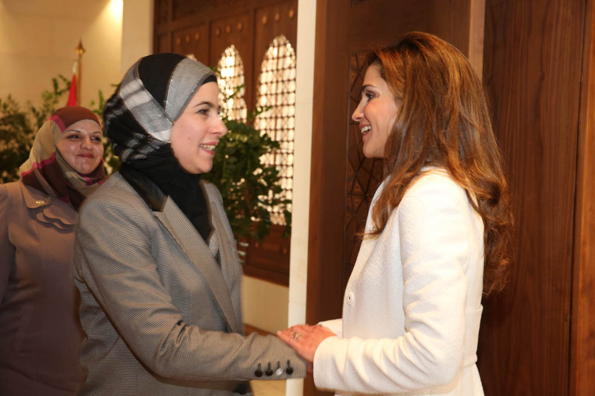 Queen Rania meets with board members of Ma’an Charitable Society for Women