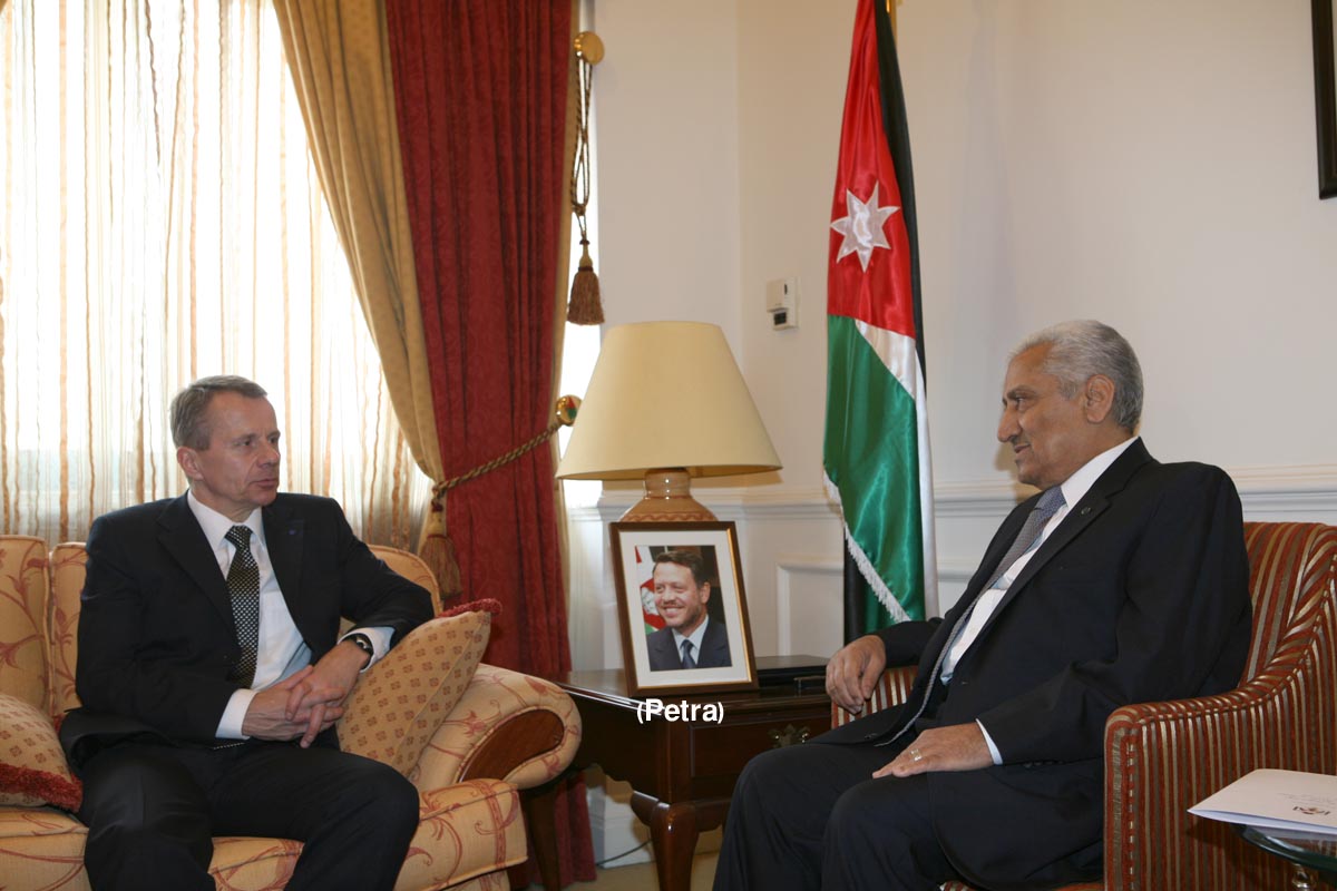 PM, Estonian minister discuss oil shale project