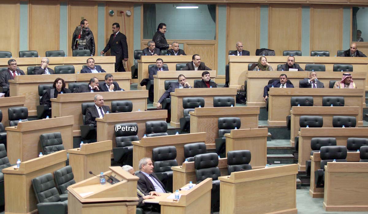 Lawmakers give government time until Tuesday to respond to their demands