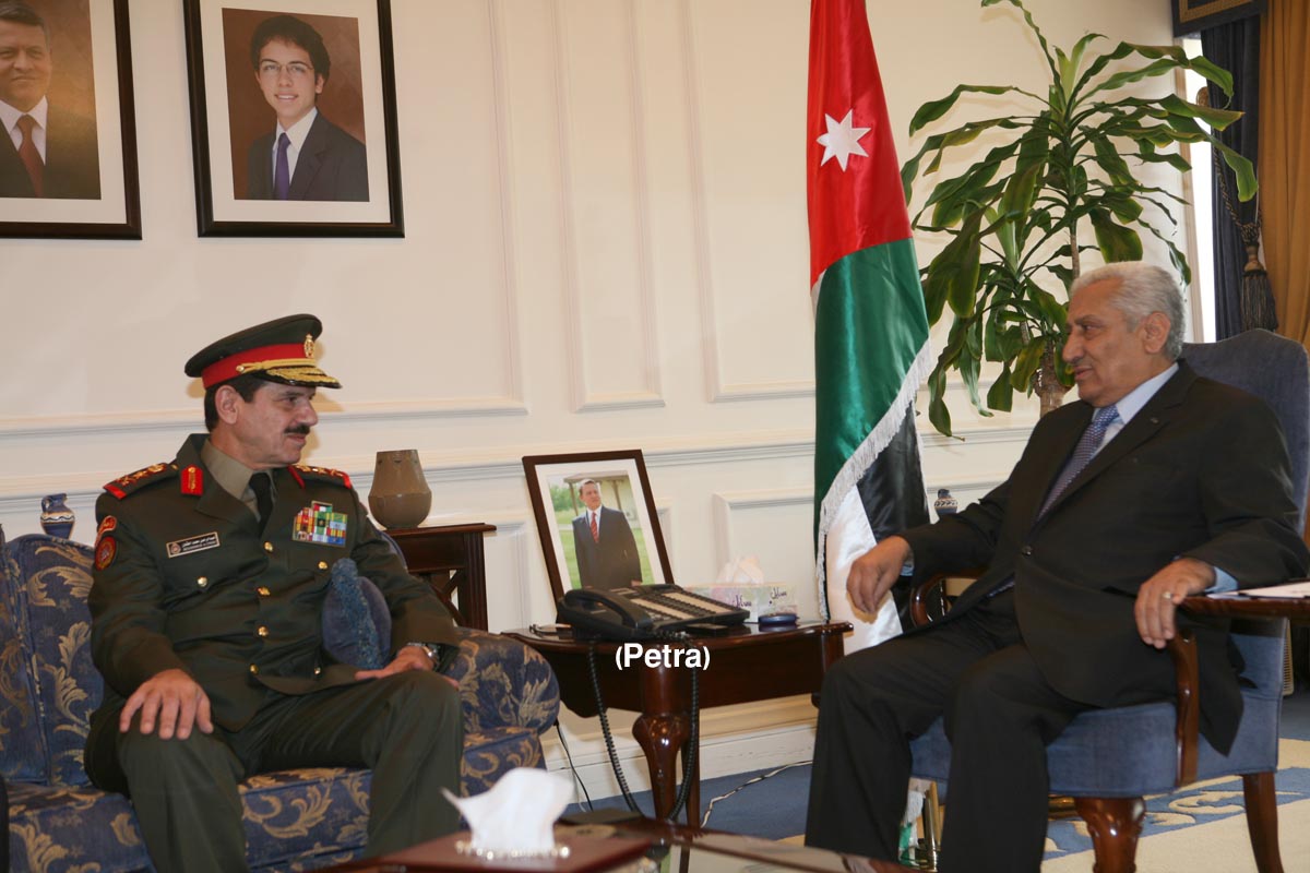 PM, Kuwaiti army chief discuss closer ties
