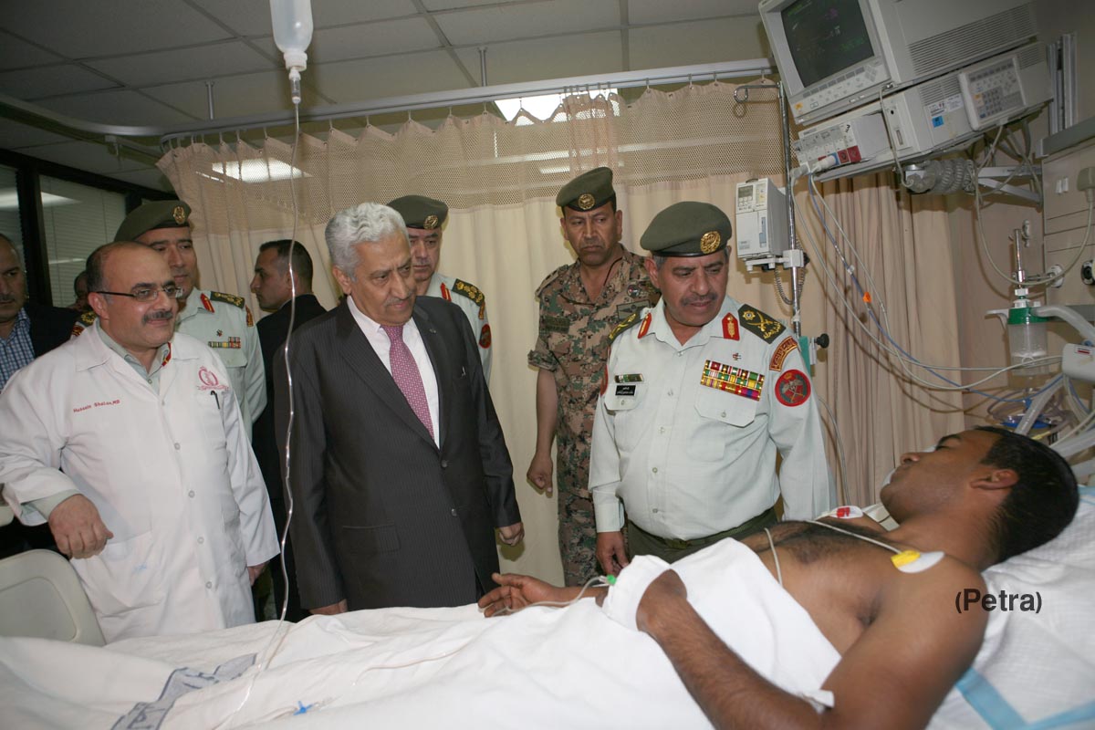 PM checks on condition of injured military personnel