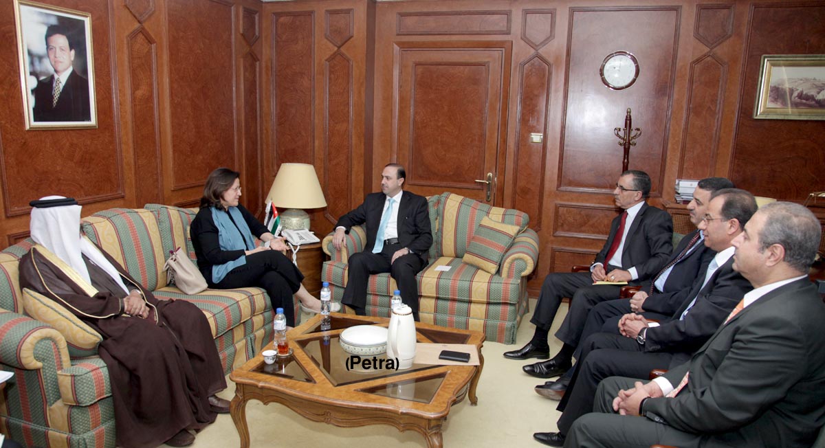 Bahraini information minister: Media should be neutral